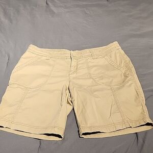 Stylish Tan Shorts with Pockets